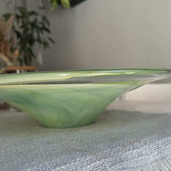 Green Heart-Shaped Glass Bowl - Picture 3 of 6